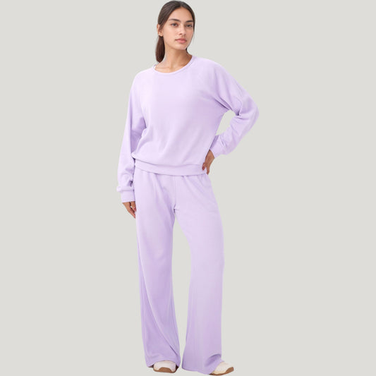 Long Sleeve Crew Neck Pullover Top with Relaxed Fit and Ribbed Cuffs
