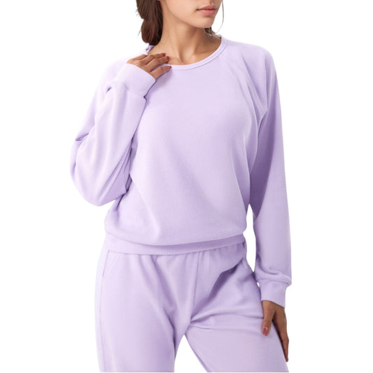 Long Sleeve Crew Neck Pullover Top with Relaxed Fit and Ribbed Cuffs