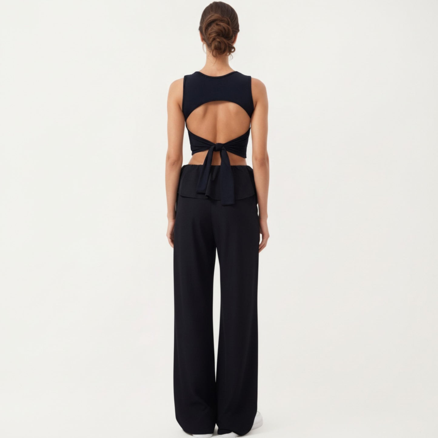 Square Neck Cropped Active Tank Top with Wide Straps and Fitted Stretch Design