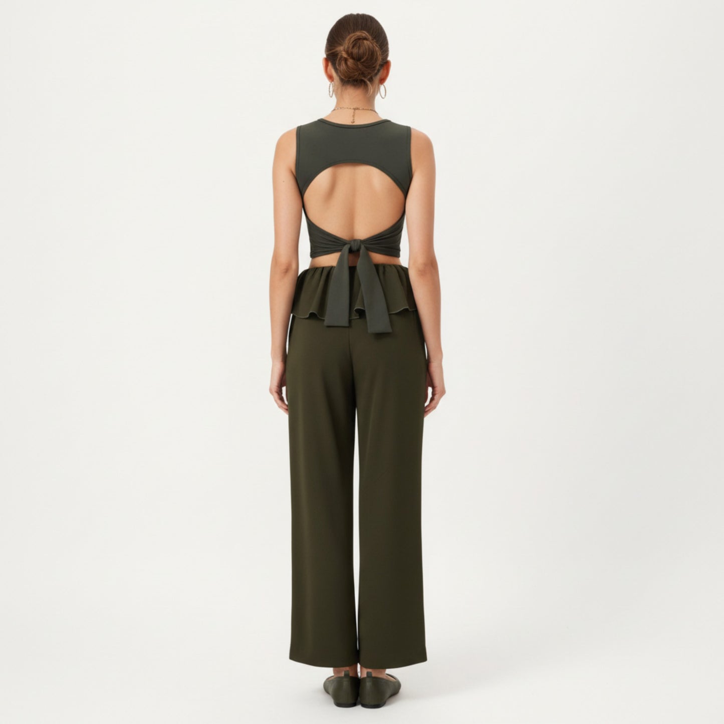 Square Neck Cropped Active Tank Top with Wide Straps and Fitted Stretch Design