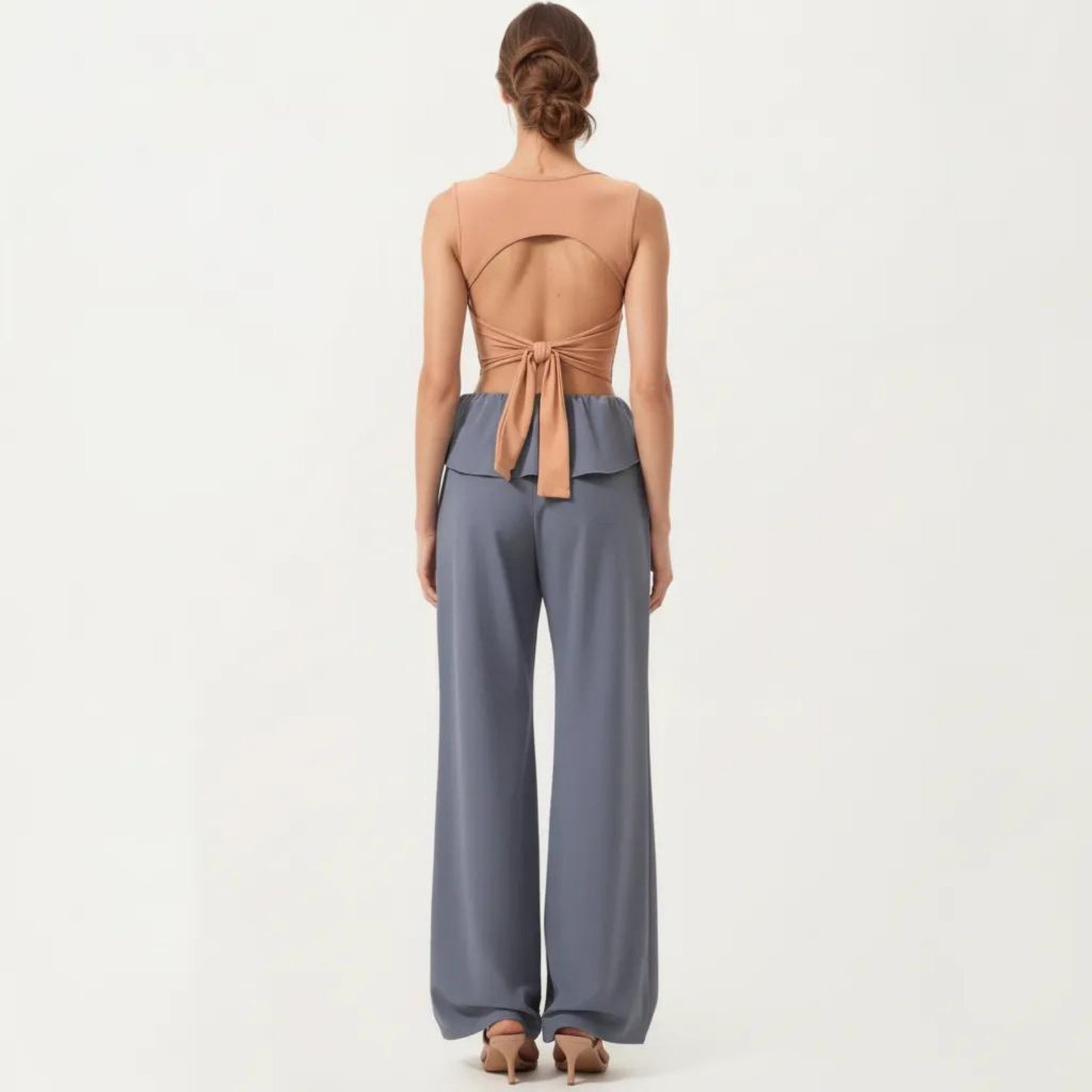 Square Neck Cropped Active Tank Top with Wide Straps and Fitted Stretch Design