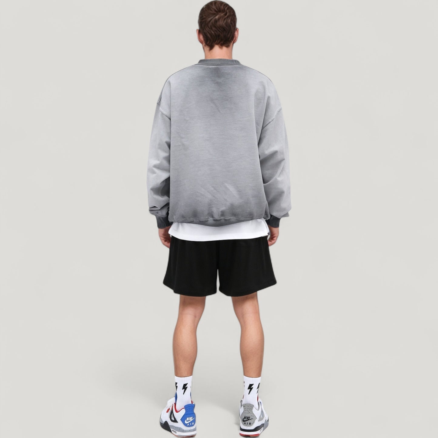 Men's Oversized Crew Neck Long Sleeve Sweatshirt with Dropped Shoulders and Relaxed Fit