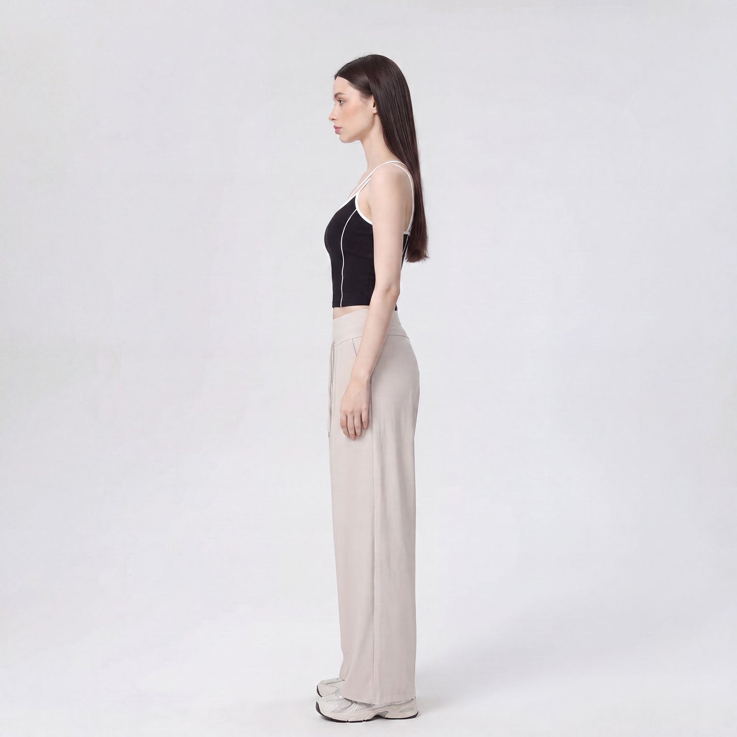 Contrast Trim Double Strap Cropped Cami Tank Top with Fitted Light Support Activewear Design